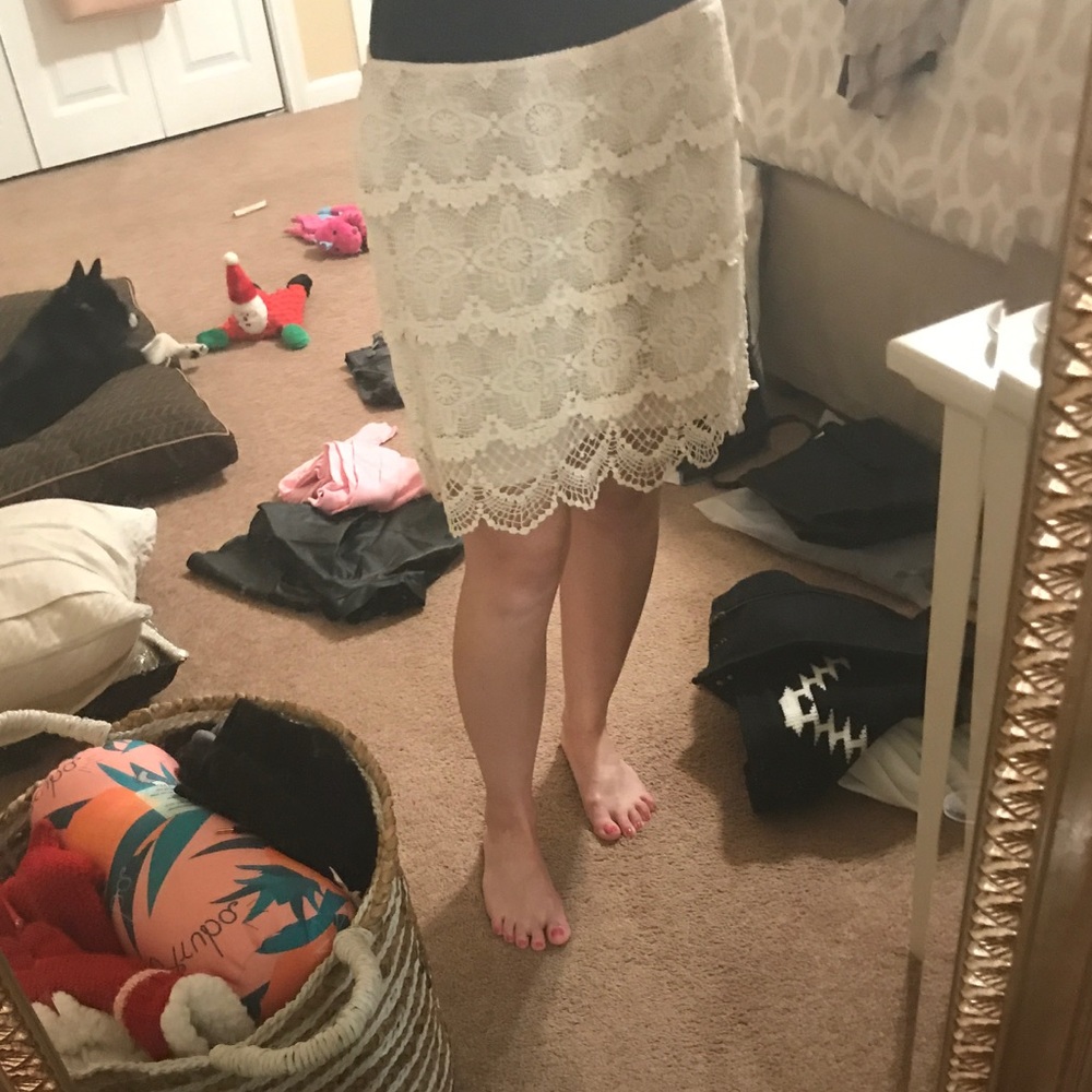 Jennifer Lopez cream lace skirt
